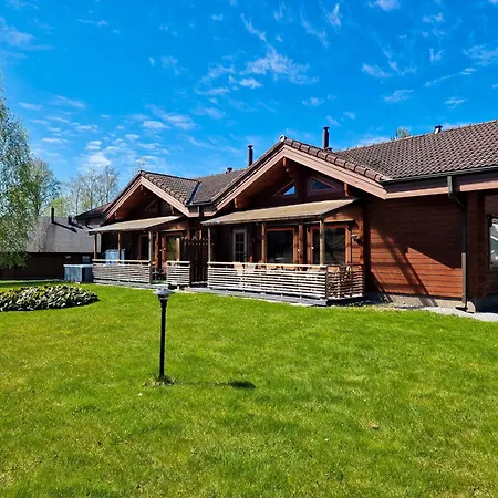 Persikka - 8 Henkiloelle, Himoslaakso Ski-inout